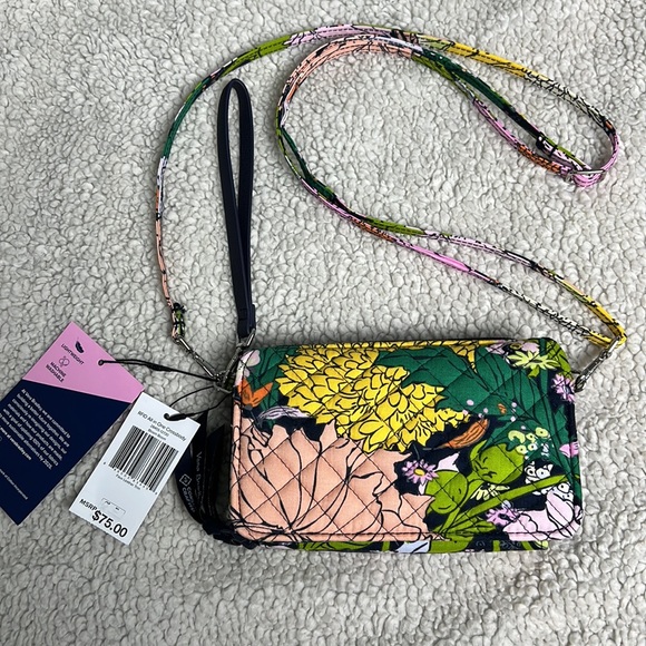 NWT Vera Bradley All-in-One Crosbody/Wristlet and Purse - Picture 3 of 12